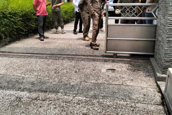 ﻿Diduga Ada Penyalahgunaan Narkoba, Polisi Sisir Rumah Dinas Ketua DPRD Tulang Bawang